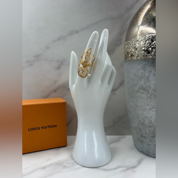 Louis Vuitton Jewelry - ❌SOLD❌🔥RARE!!! Louis Vuitton•Twiggy Ring Sz Small 6.5